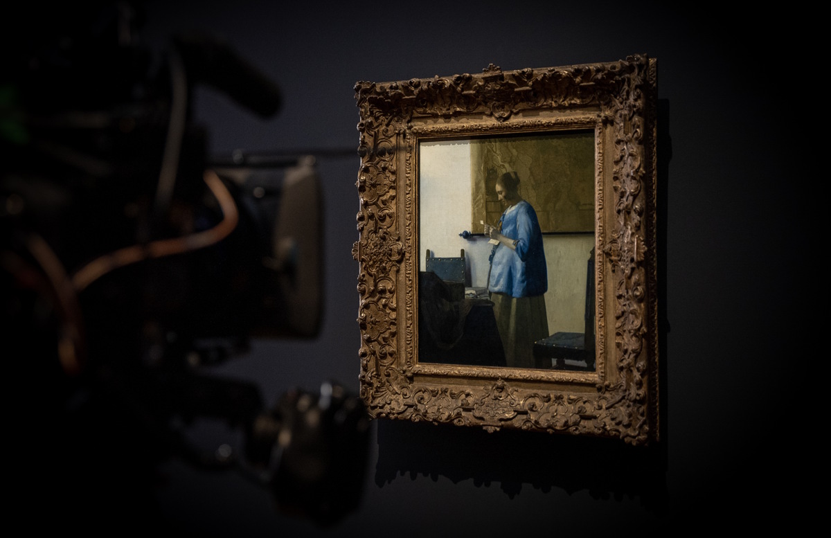 Vermeer - Girl in Blue Reading a Letter ® David Bickerstaff