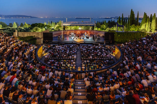 Il palco di Tener-a-mente al Vittoriale