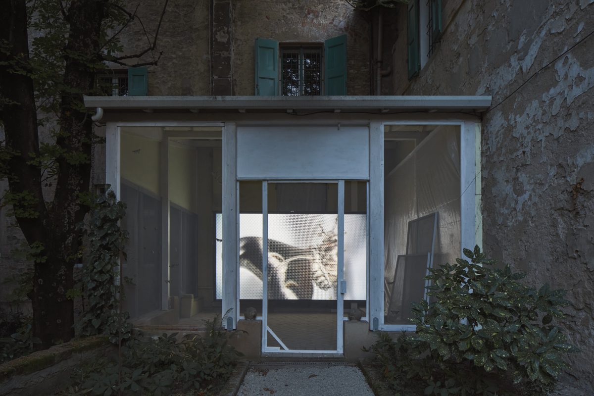 Giorgio Andreotta Calò, ΊΚΑΡΟΣ (Icarus), Palazzo Bentivoglio, Bologna, ph. Carlo Favero