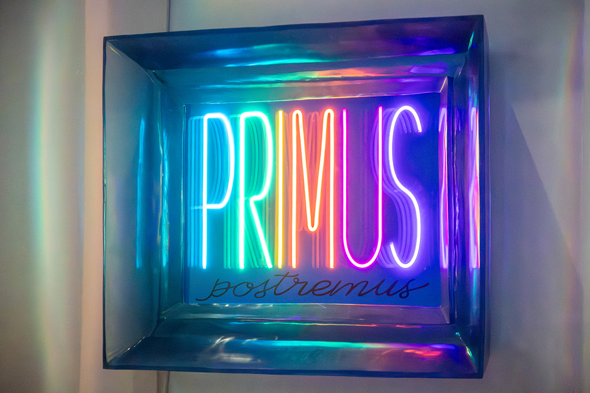 Chiara Dynys, Versus, 2024, rope led, plexiglass, fusione di metacrilato e serigrafia, installazione di quattro opere, 65 x 85 x 12 cm ciascuno, ph. Tatiana Russi Soto