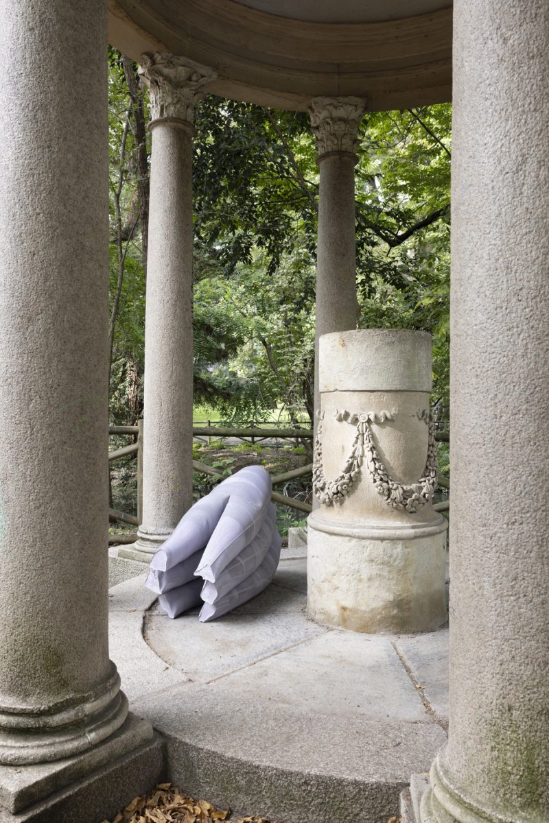 Furla Series - Sara Enrico. Under the Sun, Beyond the Skin, 2025 . Installation view della mostra promossa da Fondazione Furla e GAM – Galleria d’Arte Moderna di Milano Ph. Andrea Rossetti. Courtesy Fondazione Furla