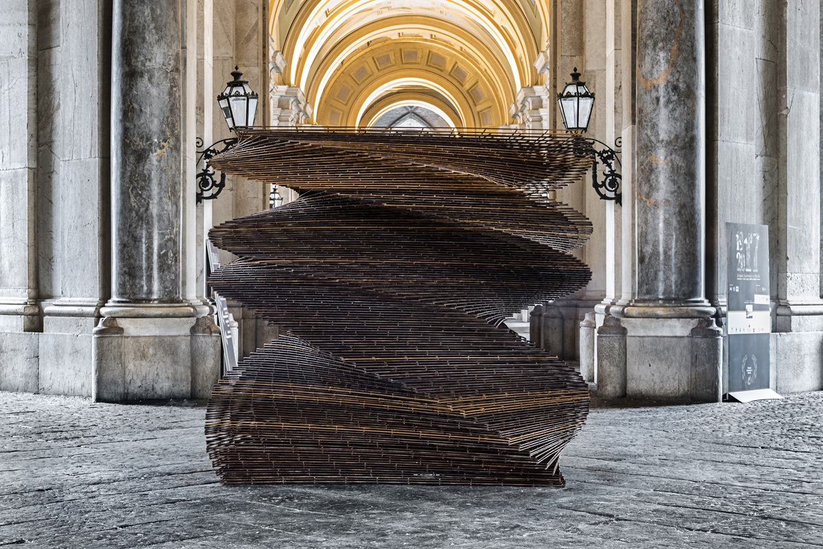 Valentina Palazzari, Pirouette, 2018, reti elettrosaldate, dimensioni variabili, Reggia di Caserta. Courtesy l'Artista. PH Manolis Baboussis