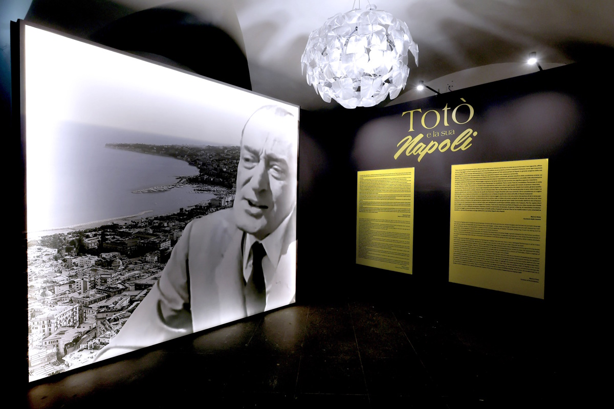 Totò mostra Napoli
