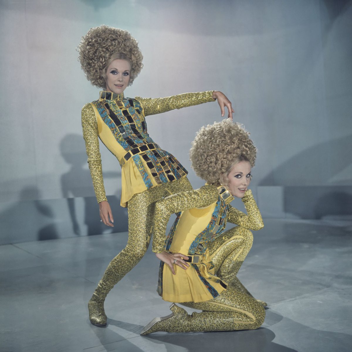 Alice ed Ellen Kessler, primi anni ‘70 Foto di Angelo Frontoni © Museo Nazionale del Cinema / CSC-Cineteca Nazionale