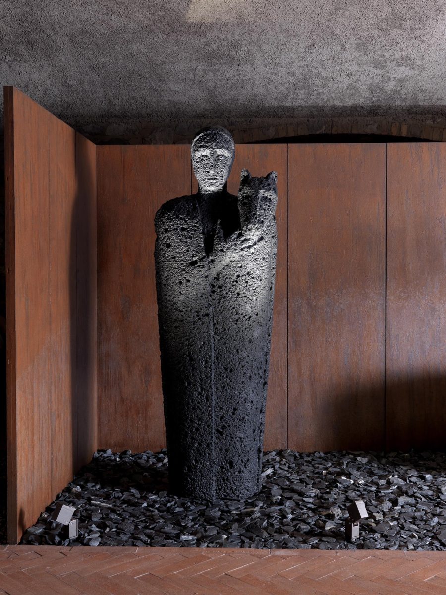 Ca' del Bosco, Il Testimone, Mimmo Paladino / Photo by Massimo Listri