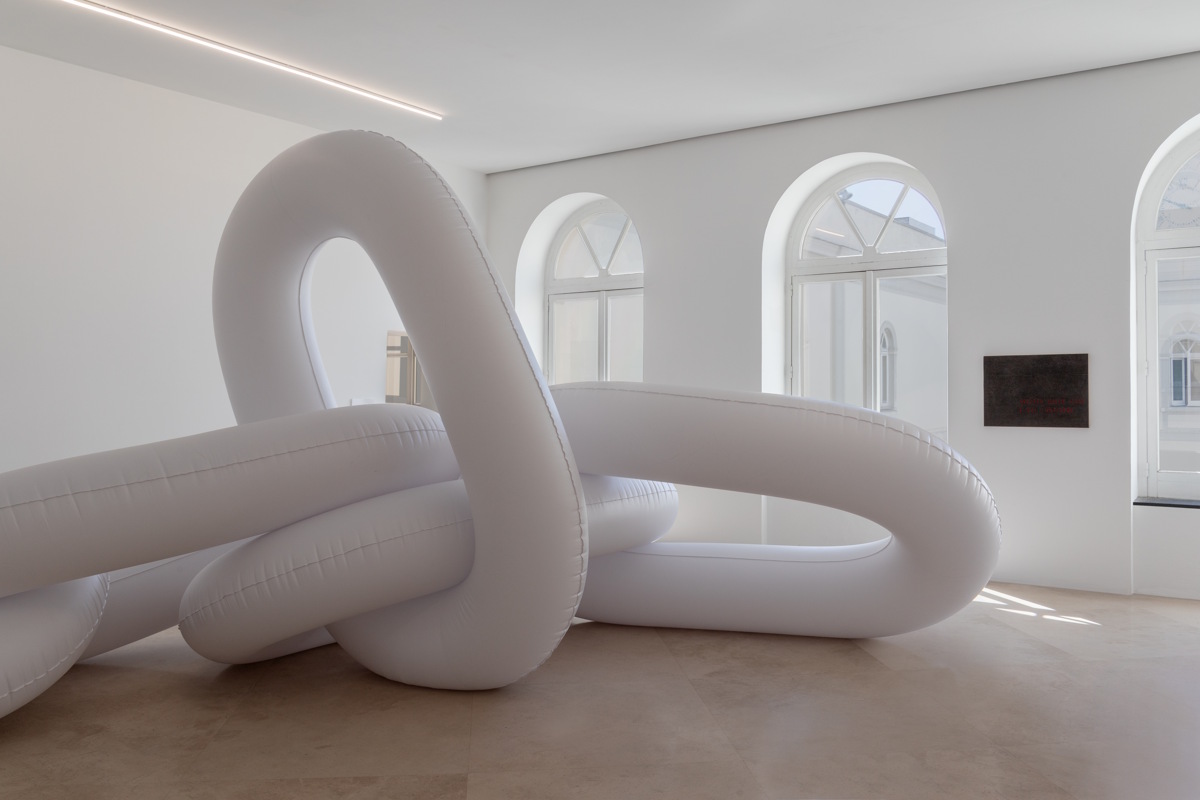 Il resto di niente, 2024, Madre museum, Napoli, Italia; Courtesy l’artista e ChertLüdde, Berlino;
Photo credit Agnese Bedini and Alessandro Saletta, DSL STUDIO