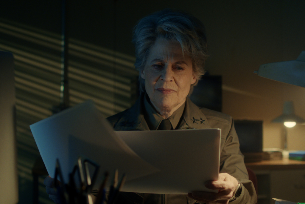 La dottoressa Kay è interpretata da Sarah Connor di Terminator (Linda Hamilton) in Stranger Things quinta stagione – Credits: Netflix