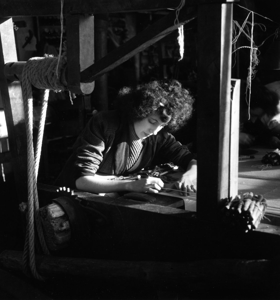 Robert Doisneau, Aubusson, basse lisse 1945 ©Robert DOISNEAU