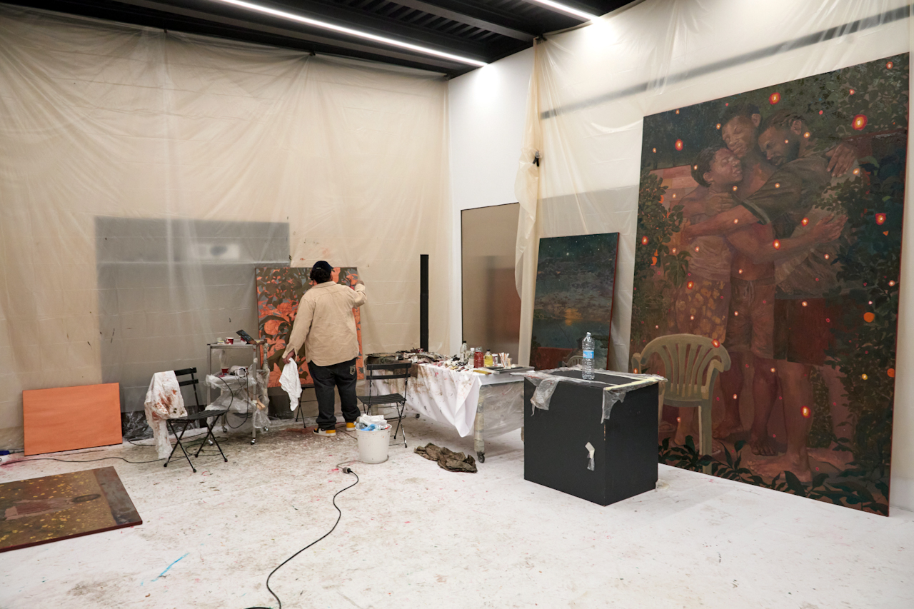 L'artista brasiliano Miguel Afa negli spazi di rhinoceros gallery a Roma