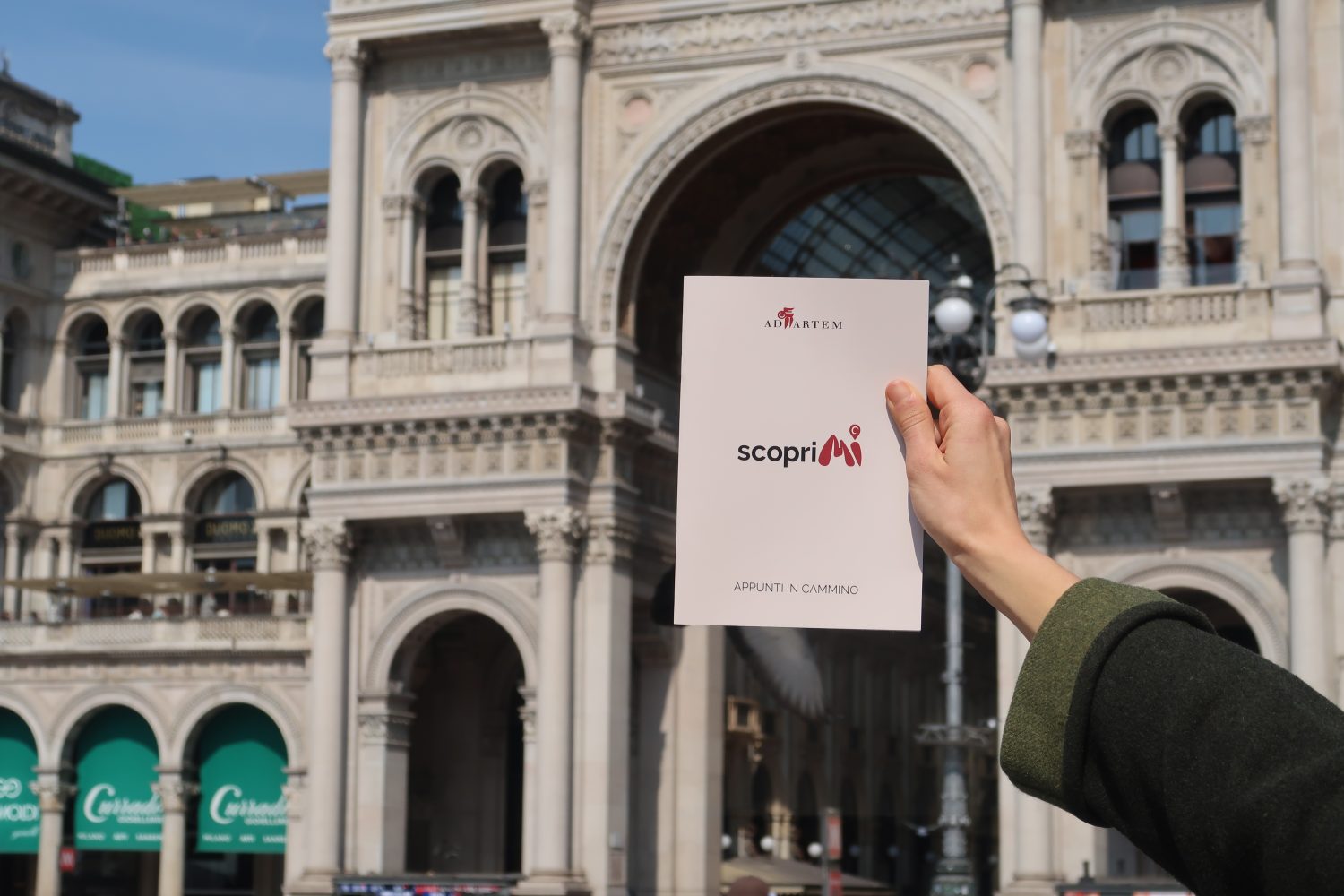 Partecipanti a un tour ScopriMI organizzato da Ad Artem a Milano