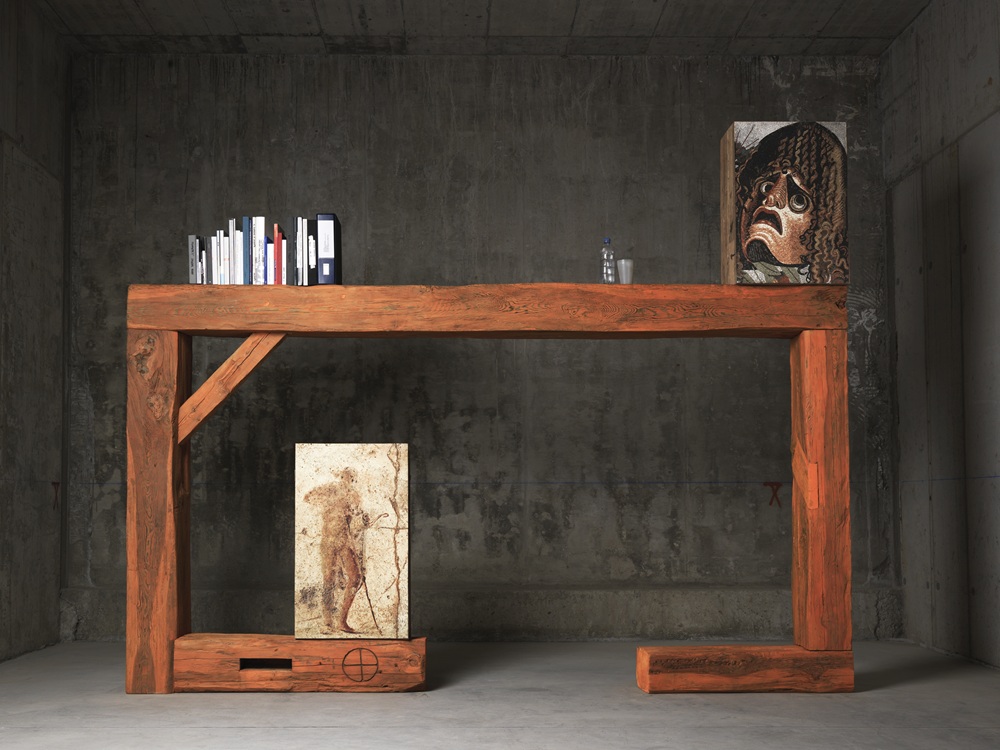 Allestimento di design alla Triennale Milano durante la Milano Design Week 2026