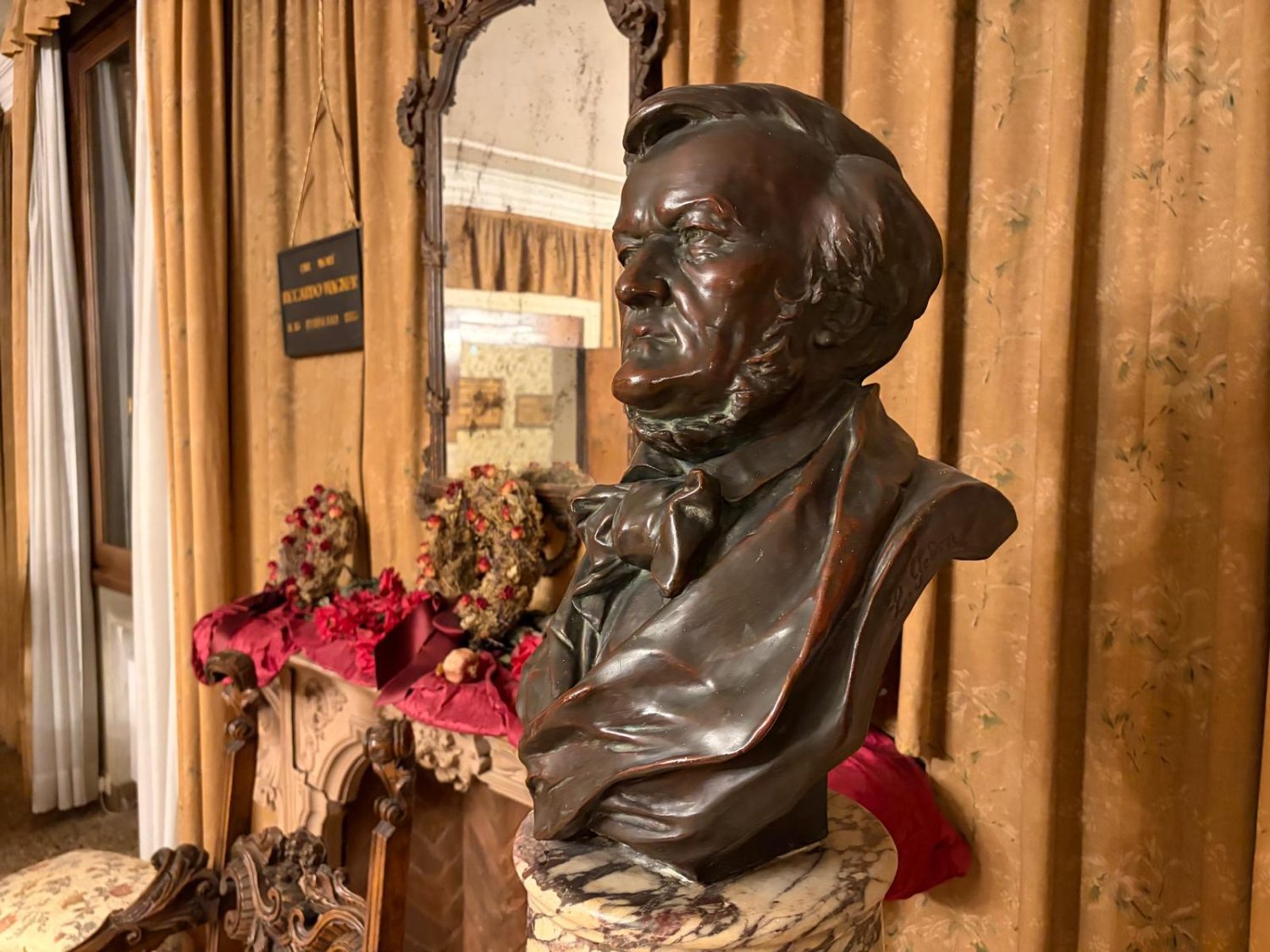Dettaglio delle collezioni e dei cimeli dedicati a Richard Wagner nel museo veneziano