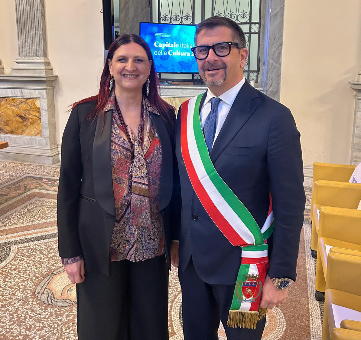 Il sindaco di Ancona Daniele Silvetti e l'assessora alla Cultura Marta Paraventi durante la proclamazione di Ancona Capitale Italiana della Cultura 2028
