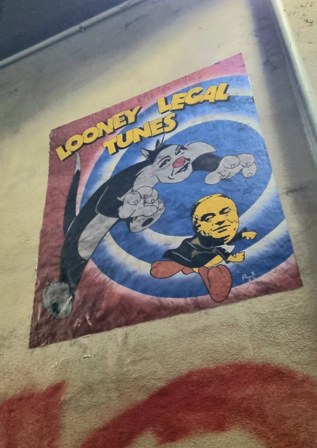 Muro sotto i ponti ferroviari di Viale Monza con opere street art di Rigaff