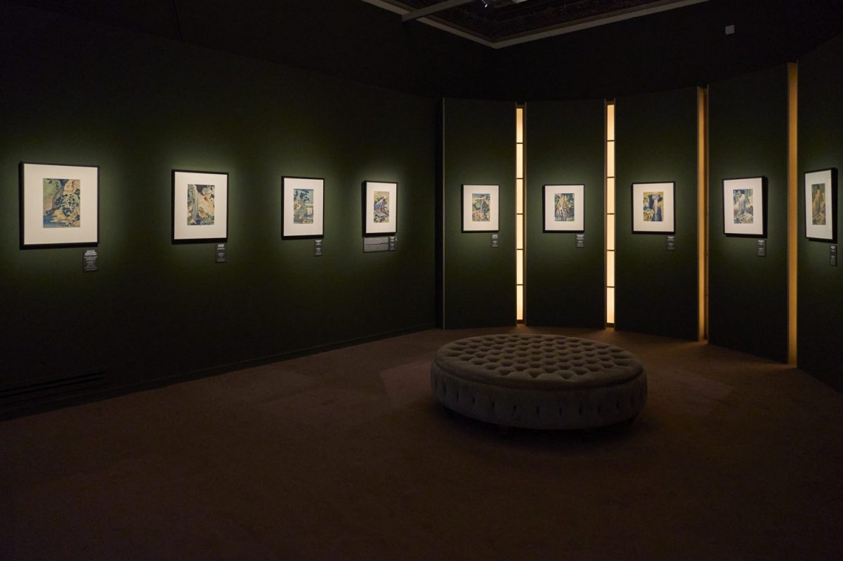 Particolare di una sala con stampe di Hokusai e didascalie a Palazzo Bonaparte