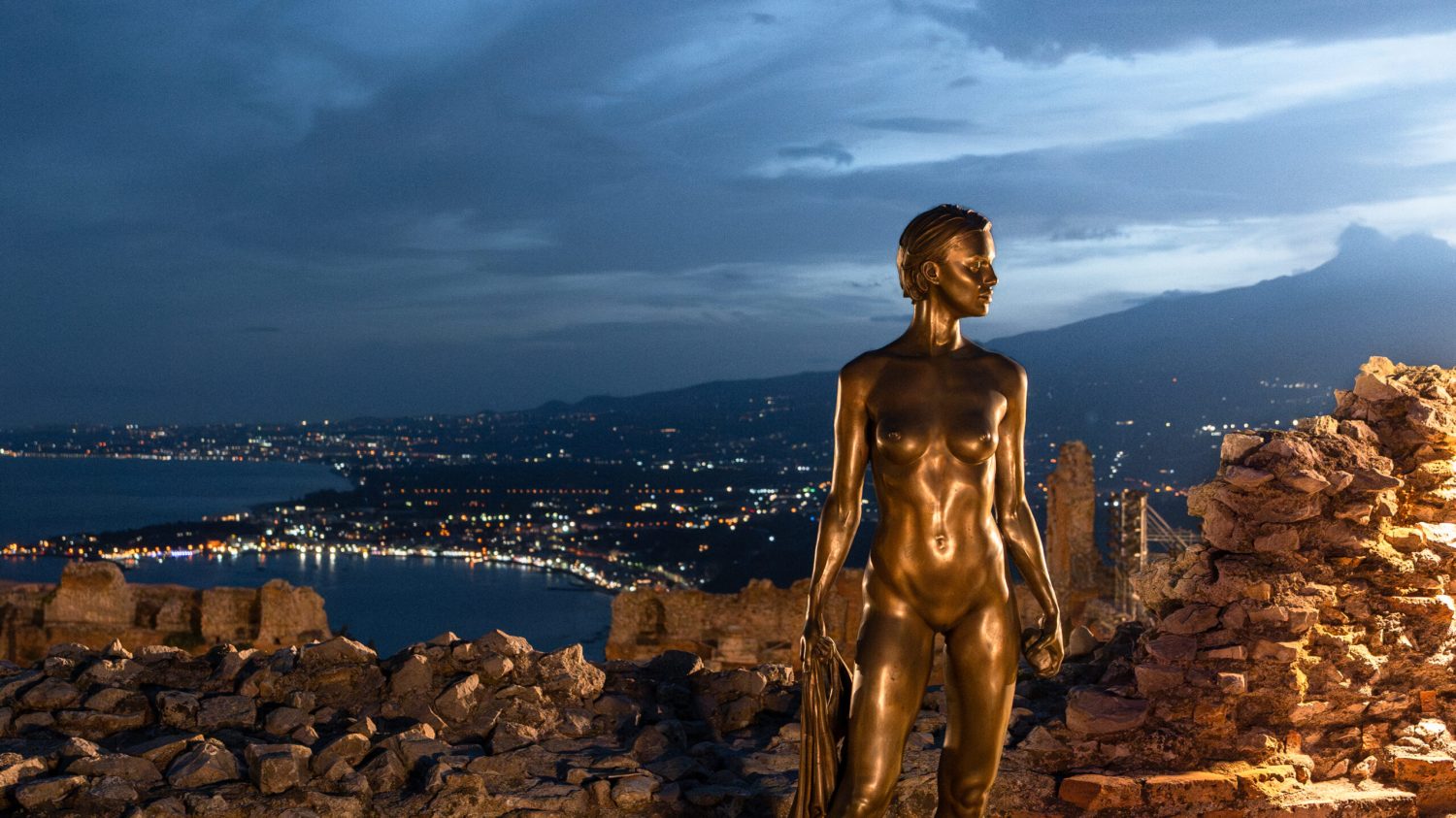 David in bronzo di Jago allestita al Teatro Antico di Taormina