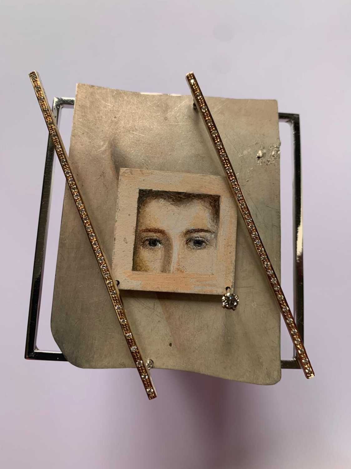 Spilla dedicata a Livia Della Rovere di Marzia Banci nella mostra Nostalgia di futuro a Urbino