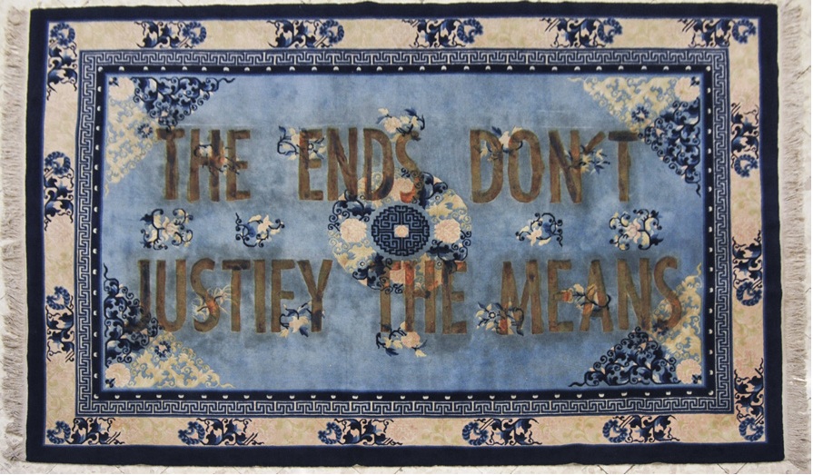 Opera tessile combustione su tappeto di Loredana Longo in mostra ad Alcamo