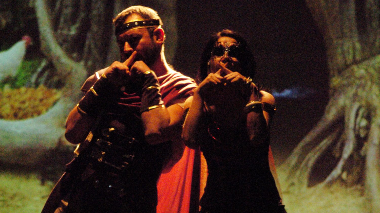 Ulisse e la Maga Circe in una scena ironica del musical L’Odissea – Una Vera Troyata