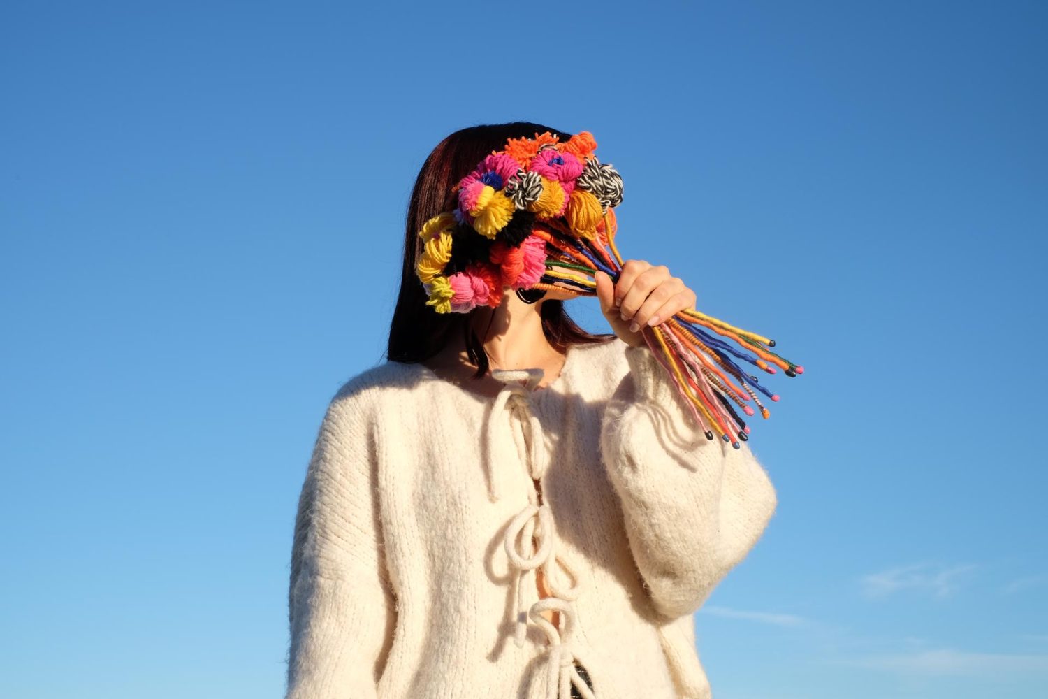 Partecipanti al workshop I can make myself flowers di Pelo Rugs.