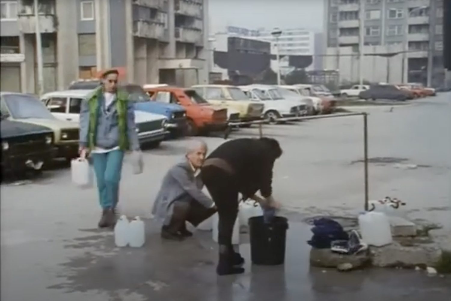 Installazioni e pubblico negli spazi del Pordenone Docs Fest 2026 dedicati alla retrospettiva su Sarajevo