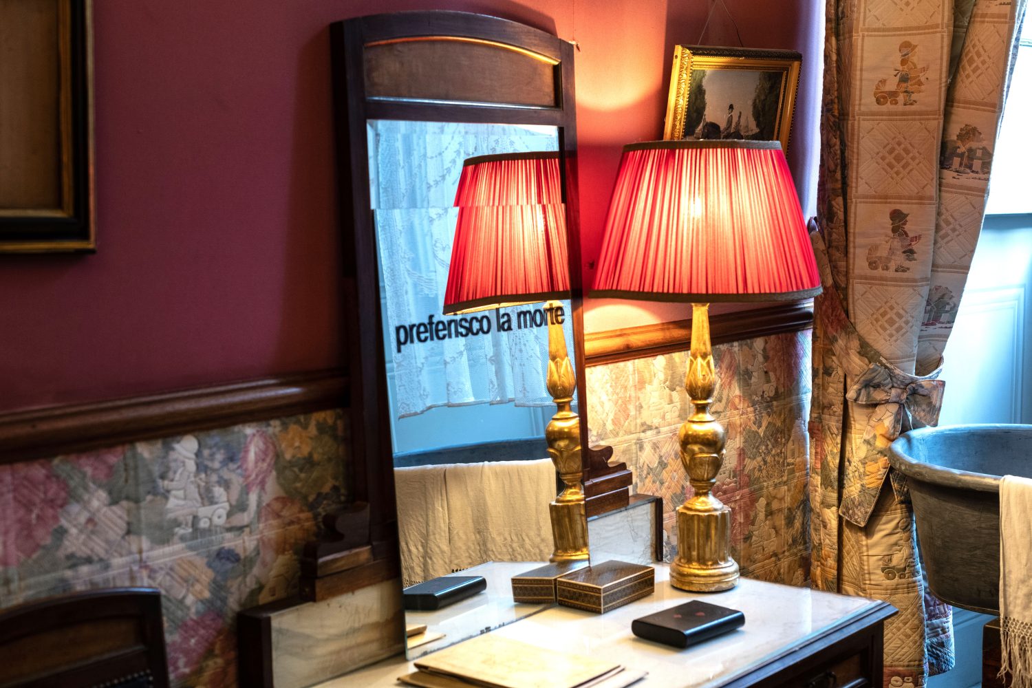 Opera di Silvia Giambrone installata negli Appartamenti Segreti di Palazzo Doria Pamphilj