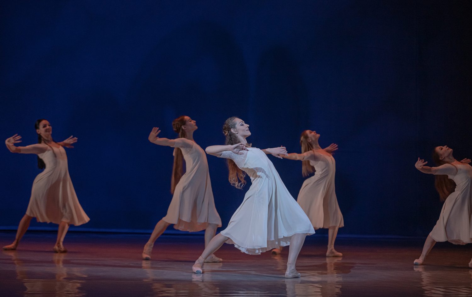 Scena di danza da Spring and Fall in scena al Teatro dell'Opera di Roma